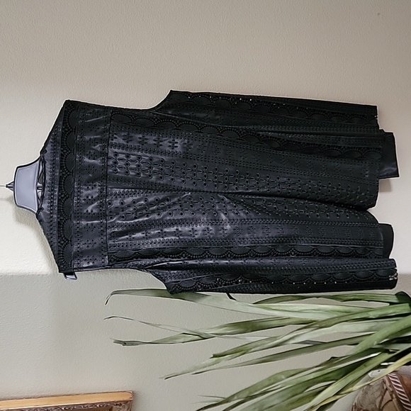 Peter Nygard Black Faux leather Eyelet Embroidered Long Vest size 16W 1X plus sz - Picture 2 of 13